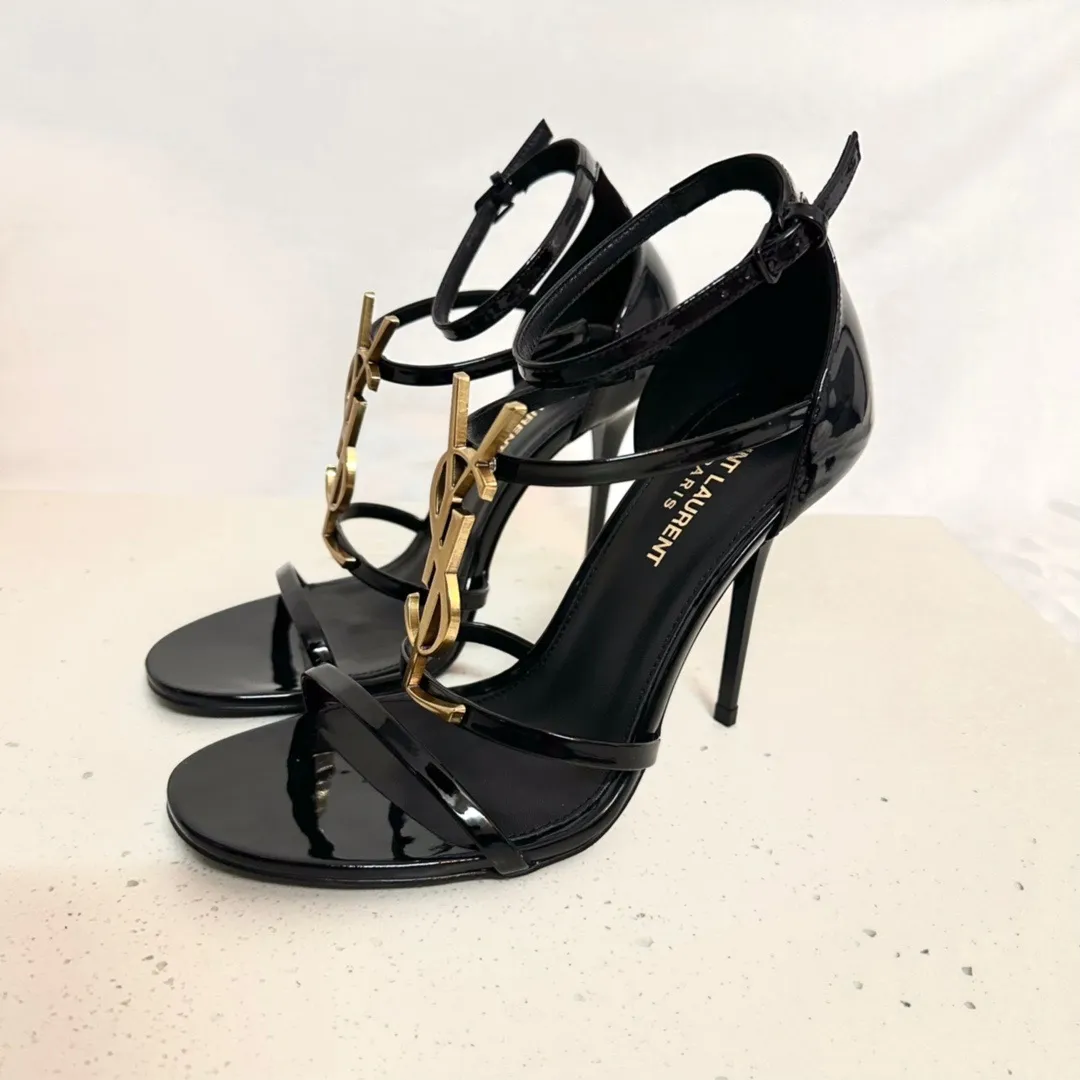 👟👟Ex-factory price 520👟👟 Women's shoes Women's clothing Women's shoes Women's shoes Women's clothing Correct version✅Highest version YSL (Full-body customization Z👟👟Ex-factory price color) Upper: Customized imported patent leather Lining: Imported sheep leather Sole: Imported genuine leather outsole Color: Black with gold buckle, black with black buckle Heel height: 10cm Code number: 35-39 (41 and 40 can be customized and are not returnable)